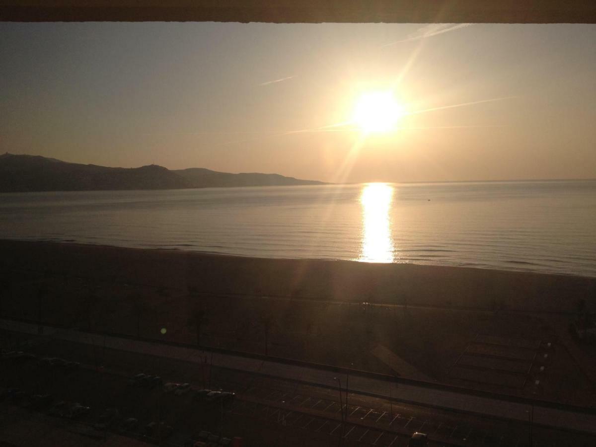 Holidays P14 Sea View เอมปูเรียบราบา ภายนอก รูปภาพ
